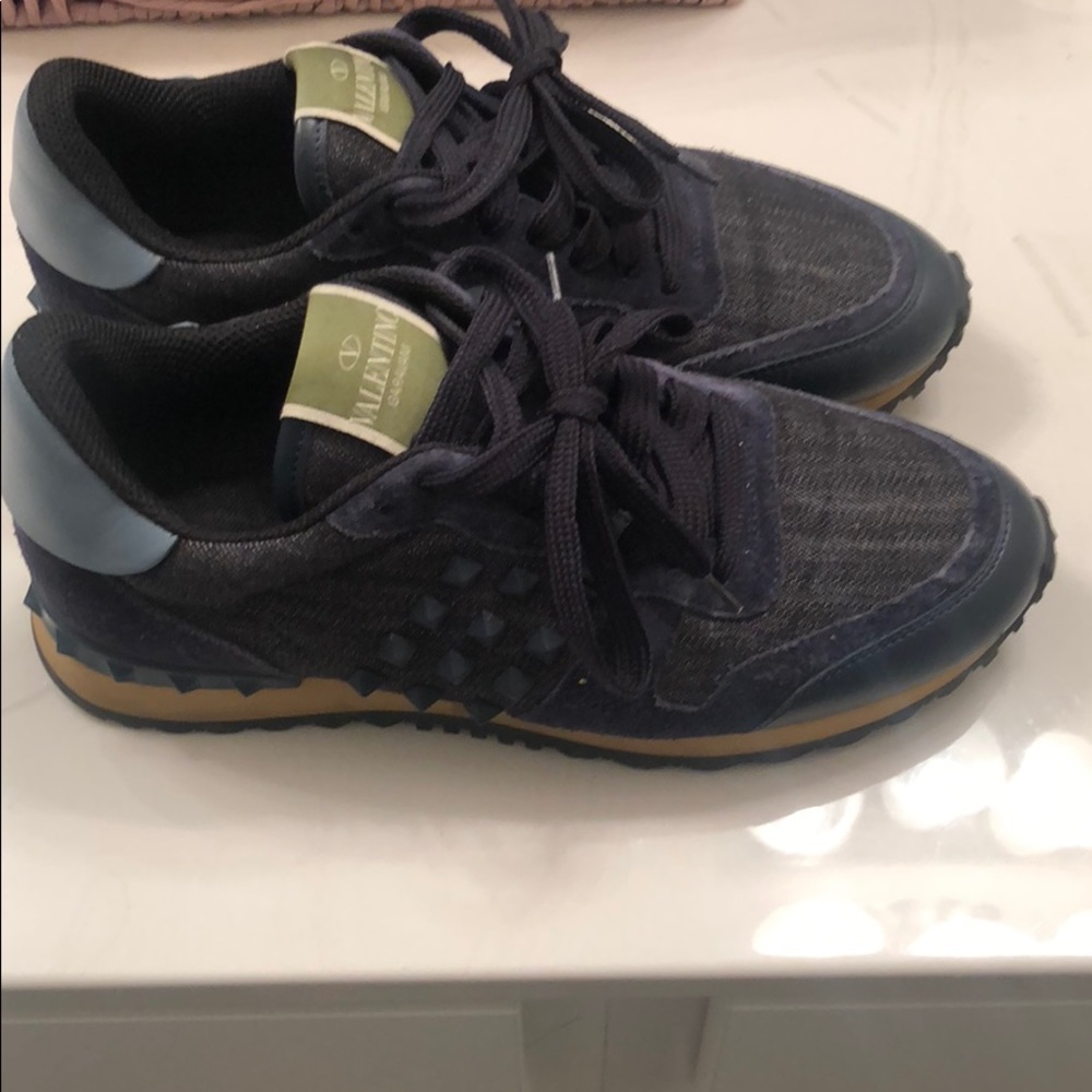 Valentino sneaker store